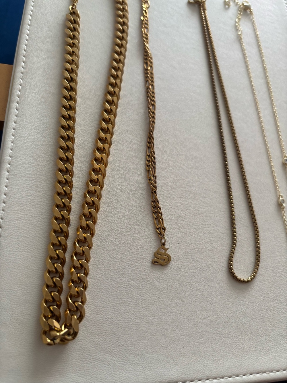 MULTIPLE Necklaces ✨ - Picture 2 of 3